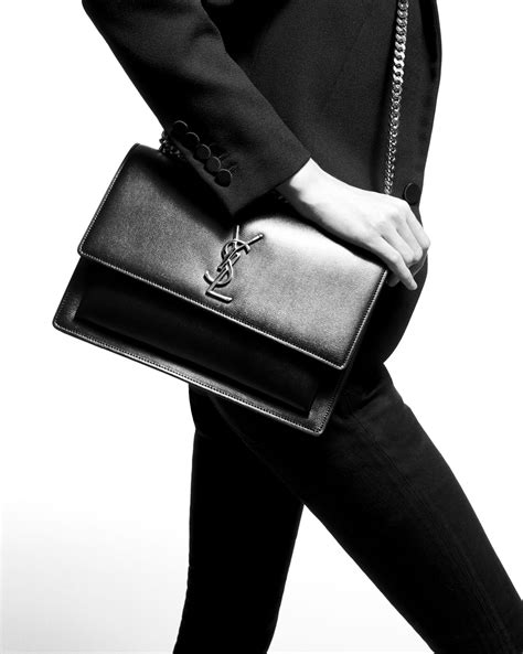 ysl borsa grande nera|Borse da donna SAINT LAURENT .